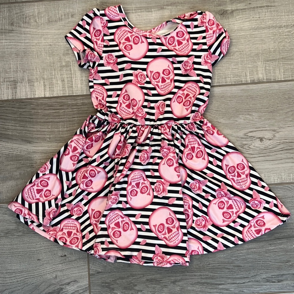 Dot dot smile cap dress